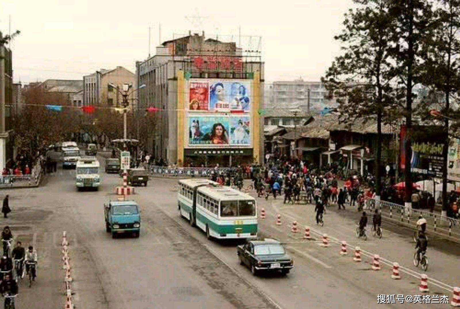 80年代老照片,数十年前祖国各大城市的"历史状况",你