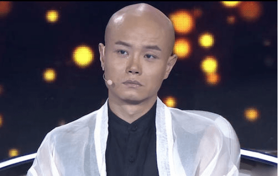 原创非诚勿扰的主持人乐嘉,在强吻谢娜讽刺金星后,现在怎么样了
