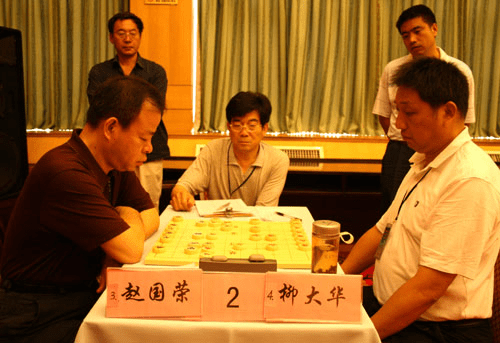 他是中国象棋特级大师,1961年出生现任黑龙江棋院副院长,黑龙江棋队总