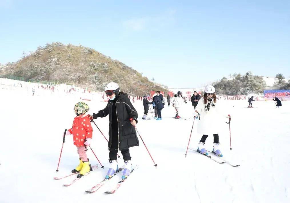 巴山大峡谷滑雪场 巴山大峡谷罗盘顶滑雪场 即将对外开放 敬请期待