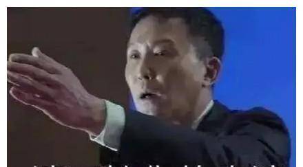 而《突围》官博也特意宣传了很多表情包,但并未有出圈的.