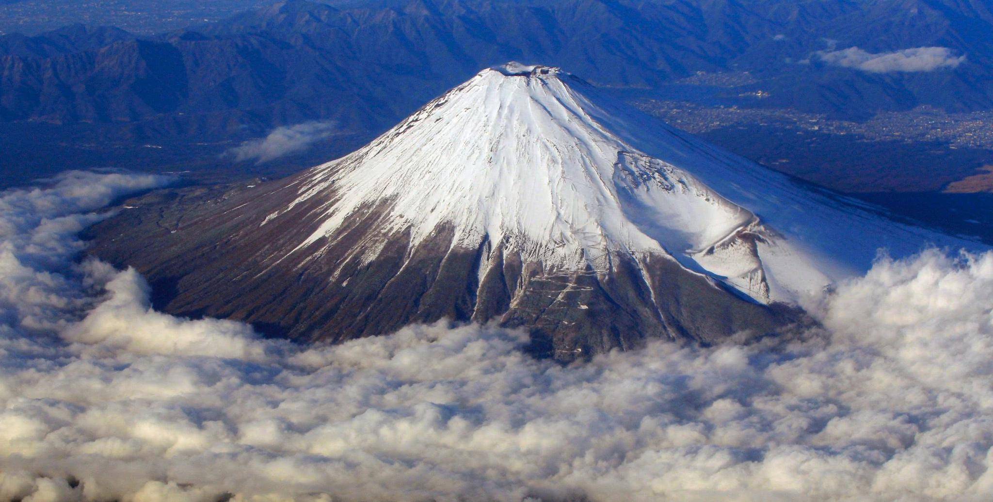 火山喷发的现象,各界开始担忧日本最高峰富士山是否也会苏醒过来喷发