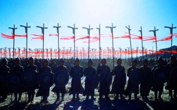 古代武将头盔上的尖枪,到底有什么作用?古人的智慧真不容小视_盔枪