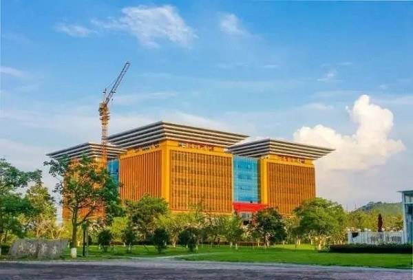广西师范大学王城校区的面积并不算很大,但是却小巧精致,什么东西都