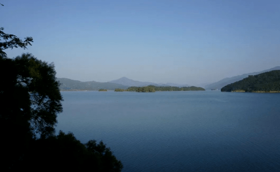 高州水库位于广东省茂名市,实际上是由良德,石骨两水库通过龙头坳