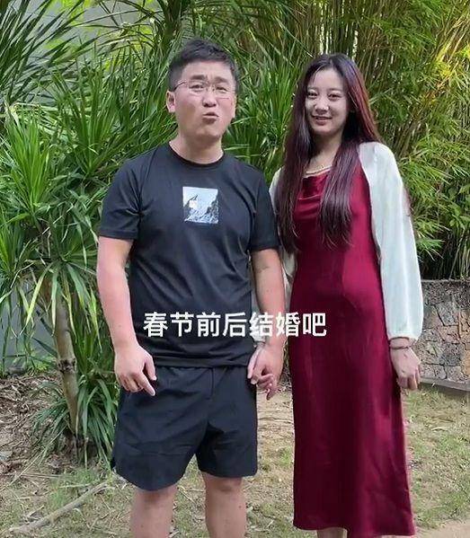 笑神姜涛恋情公布一个月,女友泪洒直播间,疑似在为分手做打算