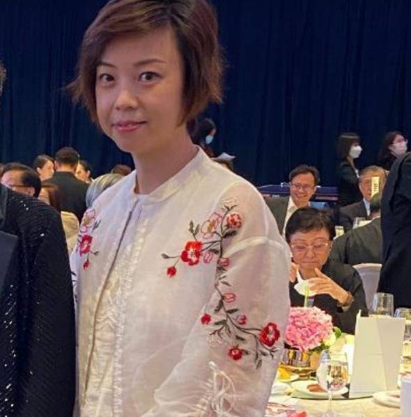 郭晶晶张怡宁两大体坛女神罕见同框,豪门阔太真实颜值身材曝光