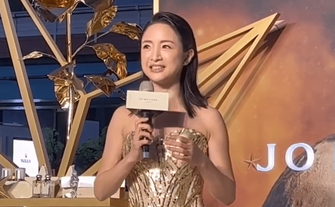 原创林依晨产后一个月首亮相,瘦身18斤快速复出,穿抹胸长裙依然灵动