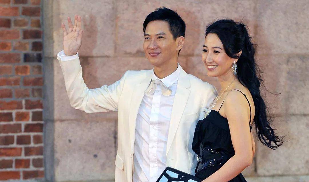 她是tvb首位视后,与影帝老公相识于微时,婚后甘愿退隐