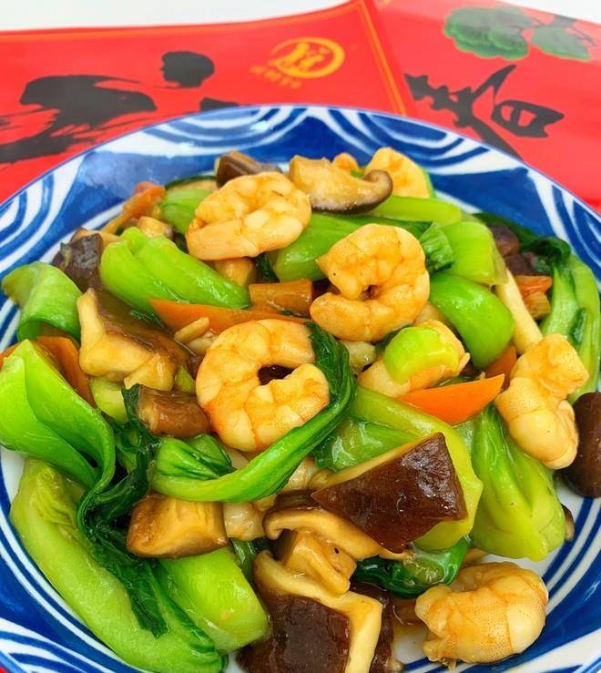 家常下饭菜谱,香菇虾仁扒油菜,荤素都有,营养美味,吃不够_含量_胡萝卜