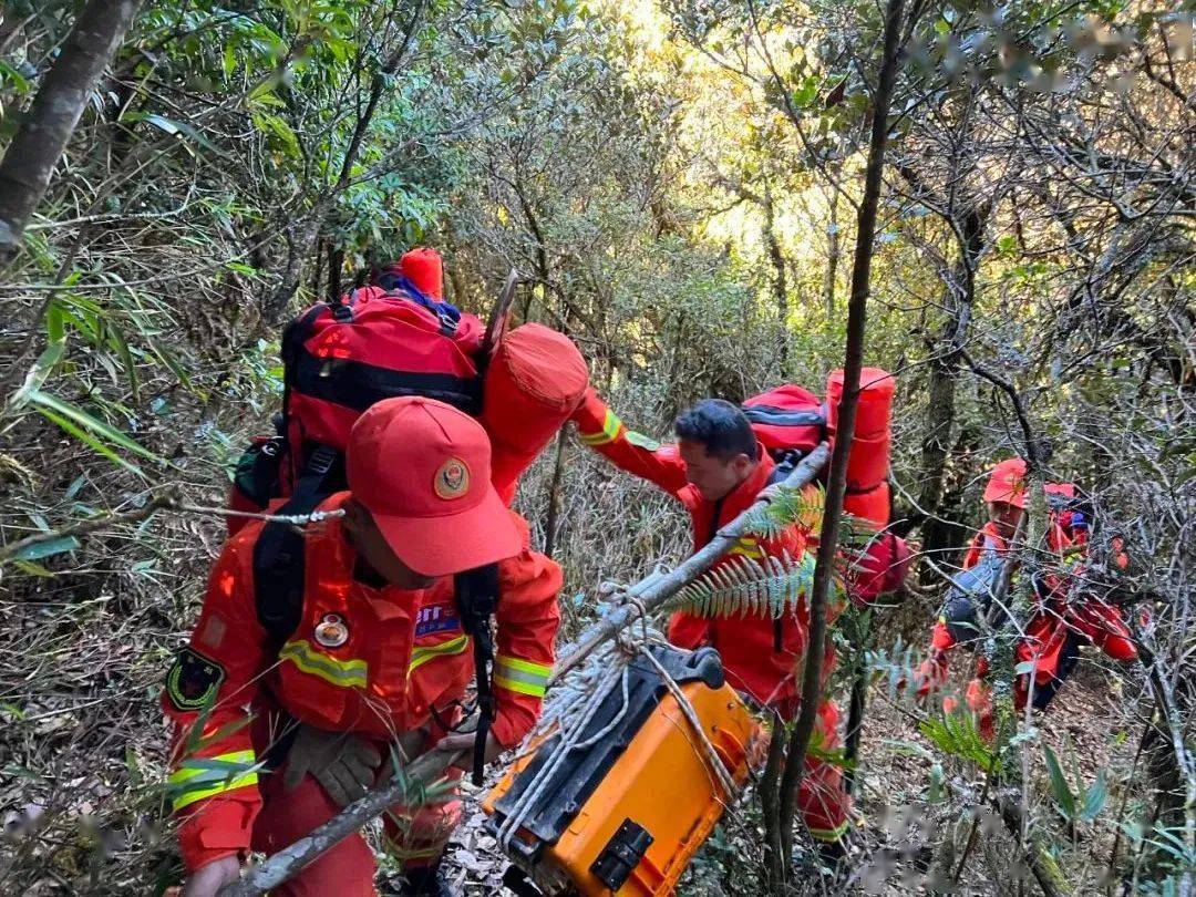 原创4名地质人员遇难哀牢山,突击搜救队揭秘疑云,当地磁场出现异常