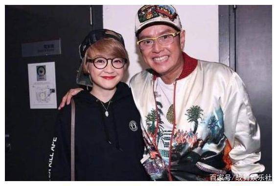 谭咏麟事件发生反转:爆料人两次晒图后,如今主动休战向公众道歉
