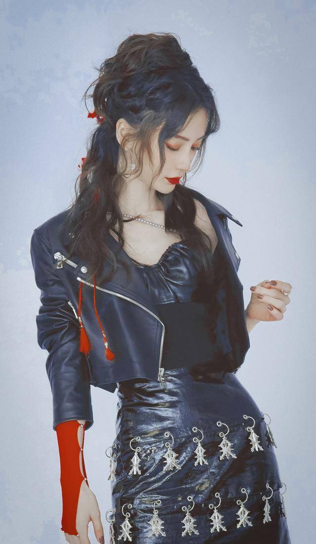杨颖太飒了!变身酷狗摇滚girl_baby_舞台_造型