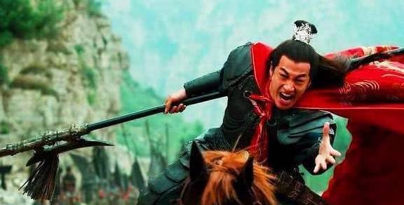 第五名:吕布吕布,董卓的义子,在当时吕布确实是单挑无敌的存在,就连