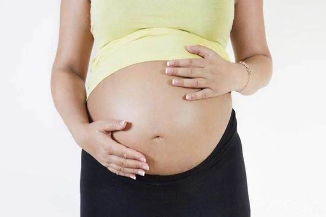 怀孕后,孕妇肚脐眼的状态＂暗藏＂重要的信息,你可别不当回事