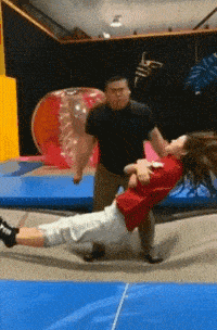 原创搞笑gif趣图这里面的鱼叫热带鱼缸里放的是热水