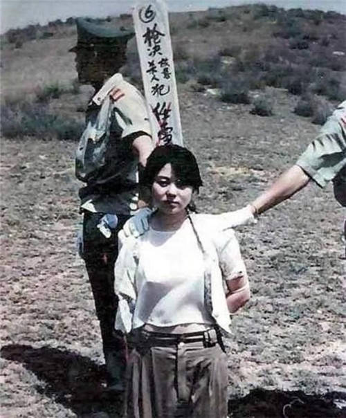 任家有女1971年,任雪生于河南省新安县,她从小就是周边的名人.