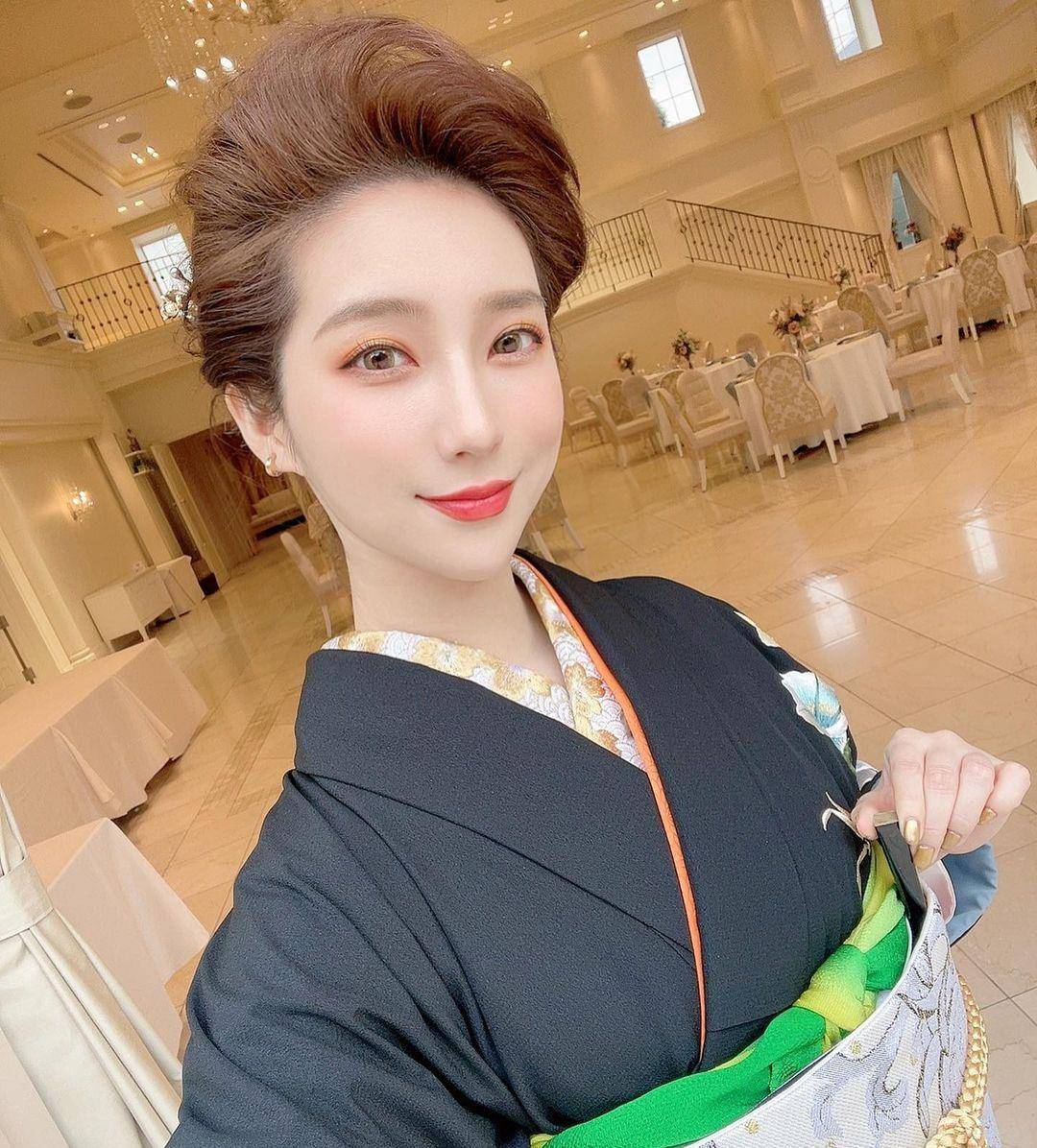 summer初夏)从模特儿转型为主持人的日美混血艺人shelly,近年经常可以