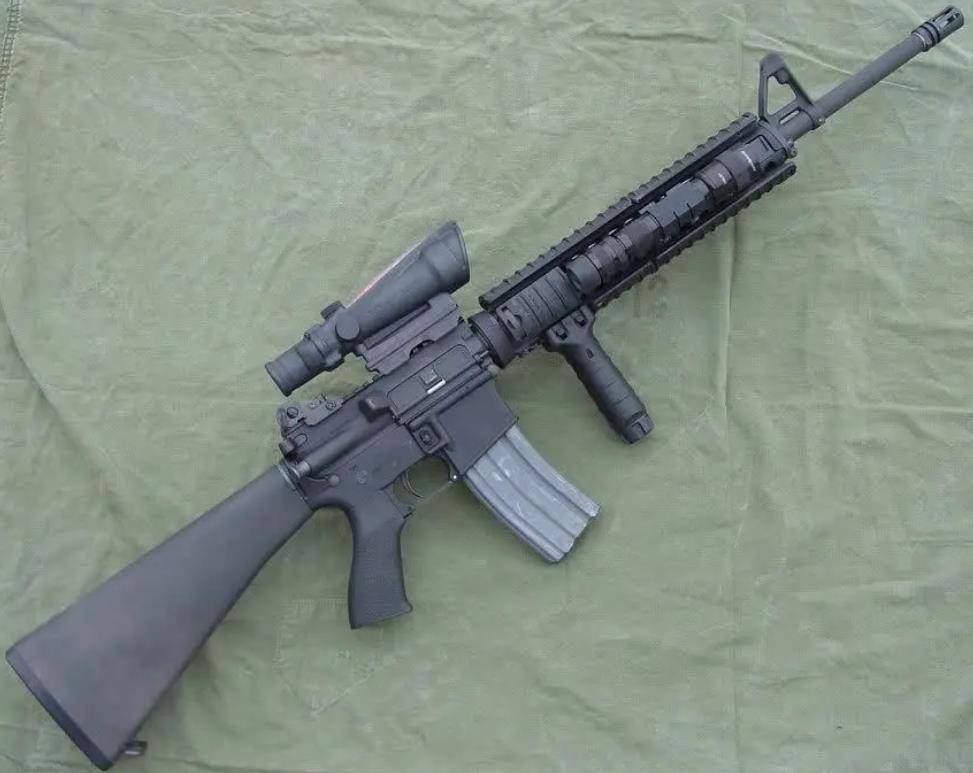 m16a4自动步枪诞生在2002年,它的改变非常大,具备深度模组化能力,在