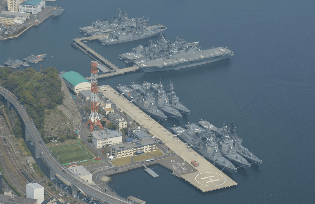 日本"出云"号完成f-35b战斗机起降,即将变身航母_直升