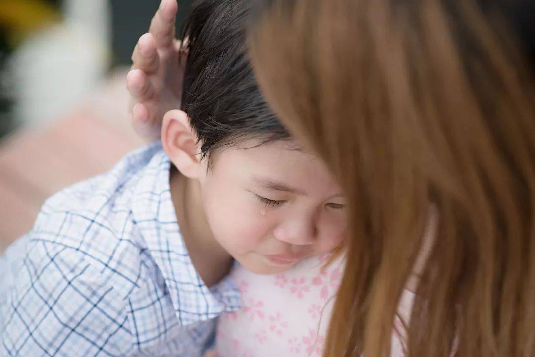 孩子断母乳的最佳时间,有两个节点,条件允许的话最好是选后一个