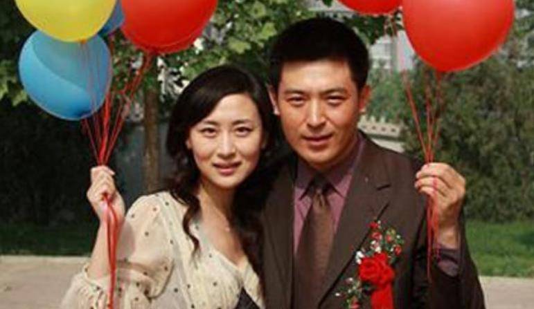 原创春晚红人孙涛为何红了25年却从无绯闻看到他妻子就明白了