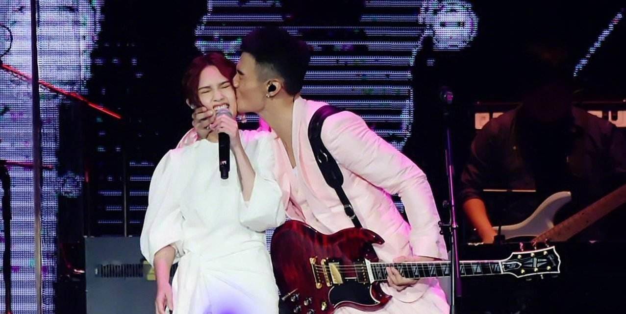 杨丞琳现场版《年轮说》的话,那你一定会看到那个李荣浩在演唱会上