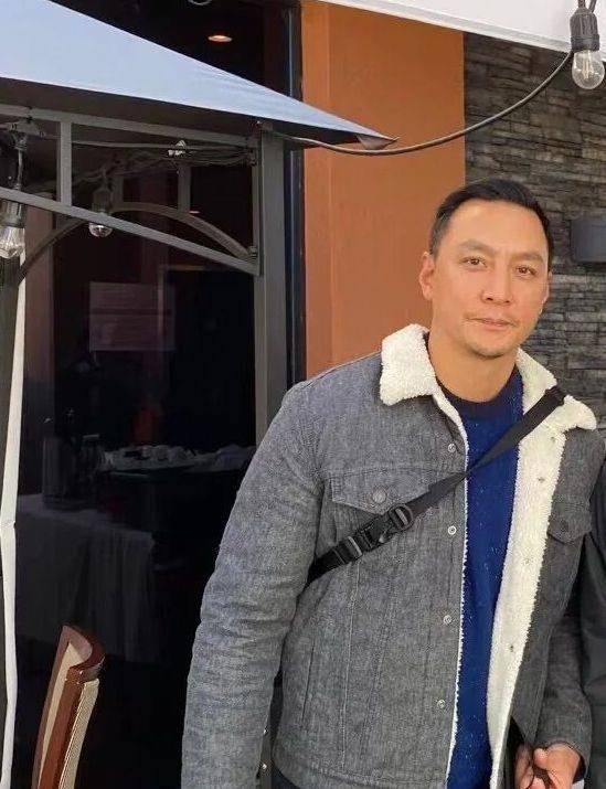 47岁吴彦祖近况曝光满脸油光发际线抢镜网友撞脸倪大红