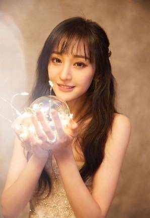 郑爽爸爸微博遭酸民呛你女儿是公交工作室硬起来喊告