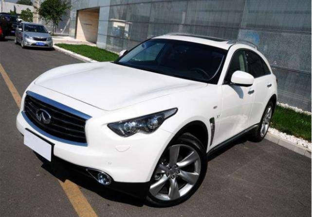动力方面英菲尼迪qx70提供代号为vq37的37l自然吸气v6发动机