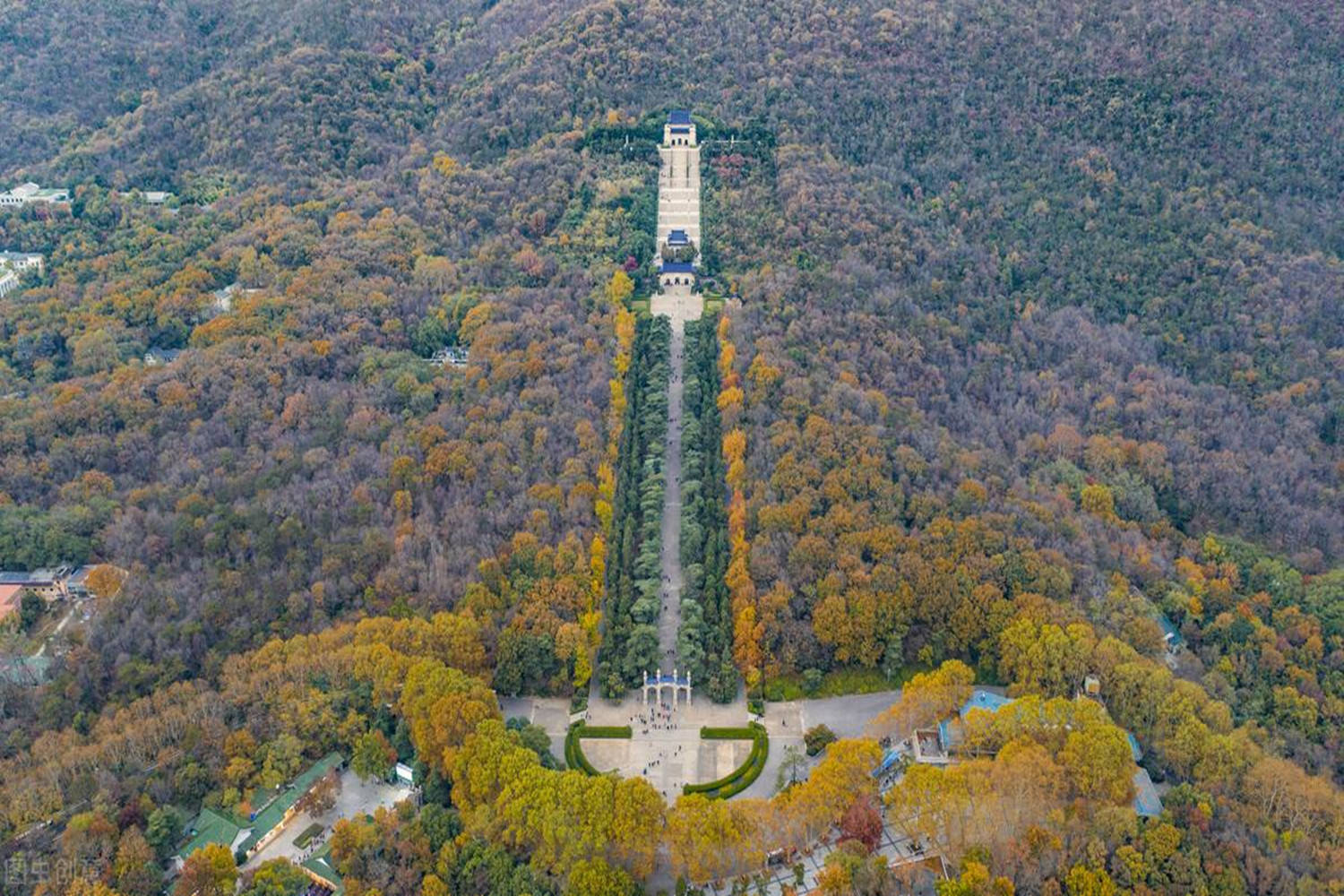 中山陵风景区位于南京市玄武区紫金山南麓钟山风景名胜区内,是孙中山