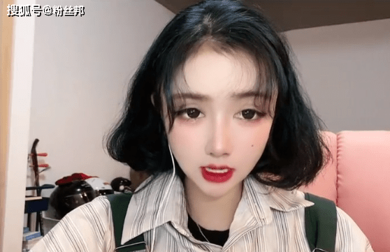 第四位"莫叫姐姐"也是一位新晋百万粉丝的音乐达人,她的《不该用情》