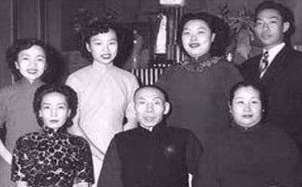 1951年,杜月笙被老蒋吓唬致一病不起,临终遗嘱被人篡改_蒋介石_上海