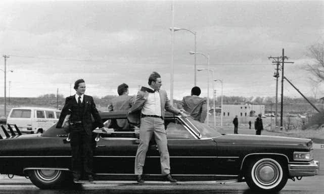 年来美国总统的保镖,一个造型从没变过:肉盾挡子弹_特工_特勤局_里根