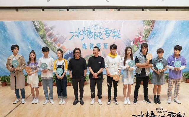 原创戏还没拍完就穿情侣装出场冰糖cp比想象中还甜