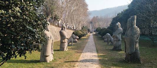 为了表彰手下大将墓,明太祖朱元璋在鸡笼山立了