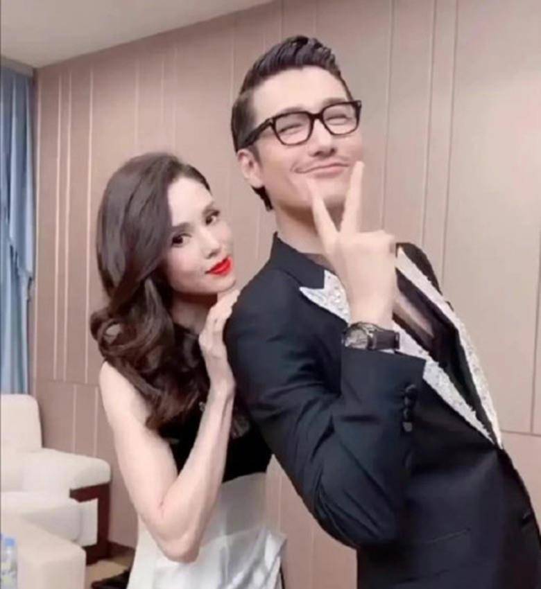 原创李若彤分享合照祝胡兵生日快乐冻龄男神女神的友谊羡煞旁人