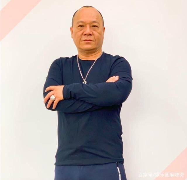 66岁"b哥"吴志雄近照,荧幕上的"恶人",现实生活是