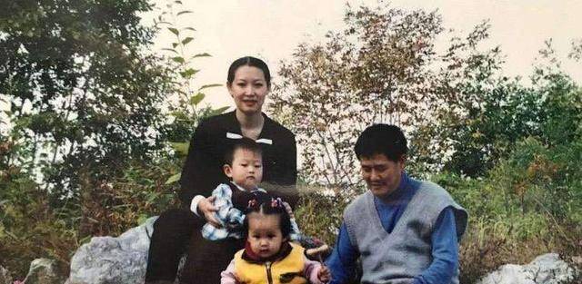 同样是赵本山的女儿赵玉芳独立赵一涵靠父亲名气进入娱乐圈
