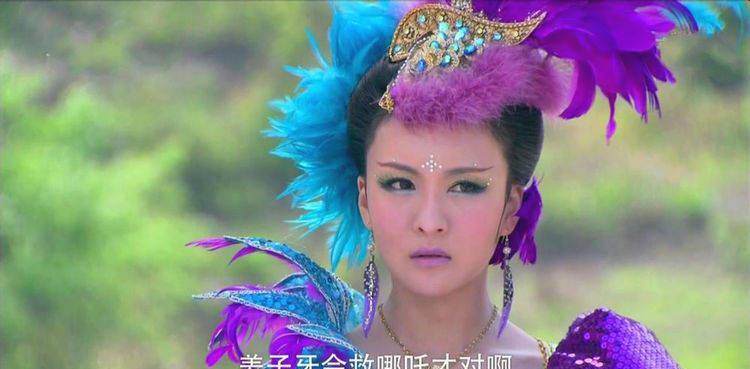 《回家的诱惑》中郑亦桐扮演洪宝莲,她是洪家唯一一个从头到尾都信任