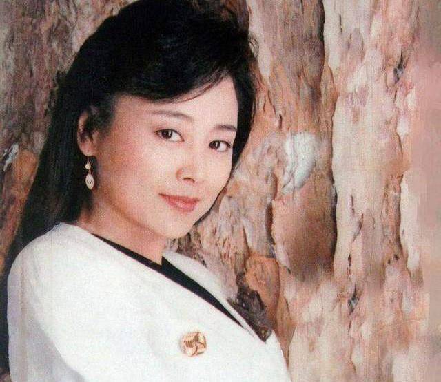 原创著名导演张建亚与女星张瑜婚姻坎坷离婚后他再娶前妻未再嫁