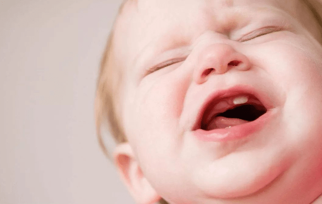宝宝长牙必然会＂发烧＂？儿科医生辟谣：二者没有直接关系