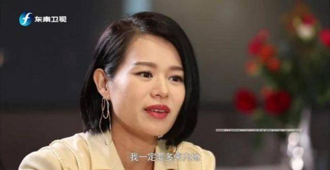 如今的胡杏儿,不仅家庭美满幸福,事业更是发展得如火如 ..