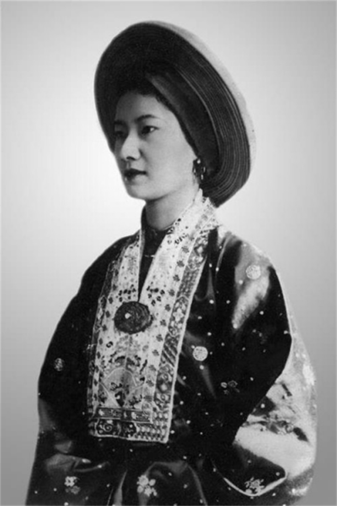 越南的美貌皇后阮友兰国王许她一夫一妻生5娃身材发胖被抛弃