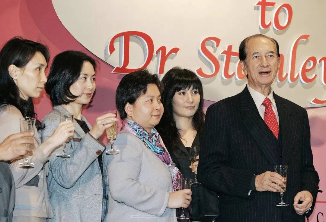 原创李嘉诚李兆基捐款之后何鸿燊家族终于出手郑志刚又再次加码