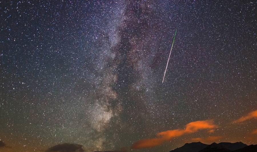 据说世上只有不到1%的人看过这场流星雨,本周末将再次来袭_英仙座