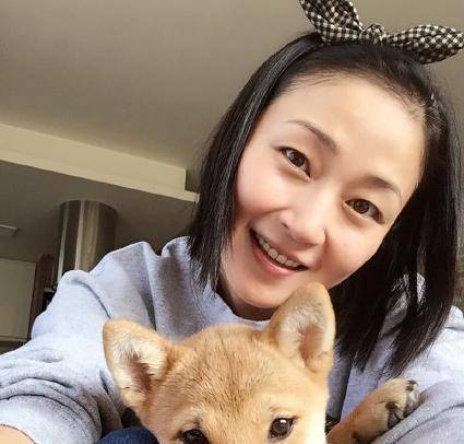 婚后的万绮雯除了陪老公,大部分时间与猫为伴,但是结婚多年仍无子