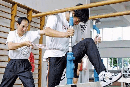 消失的刘翔:人生大起大落,离婚再娶初恋,现在的他怎样了?