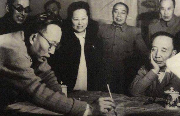 被郭沫若抛弃的日本妻子:独自抚养五子,死前将所有财