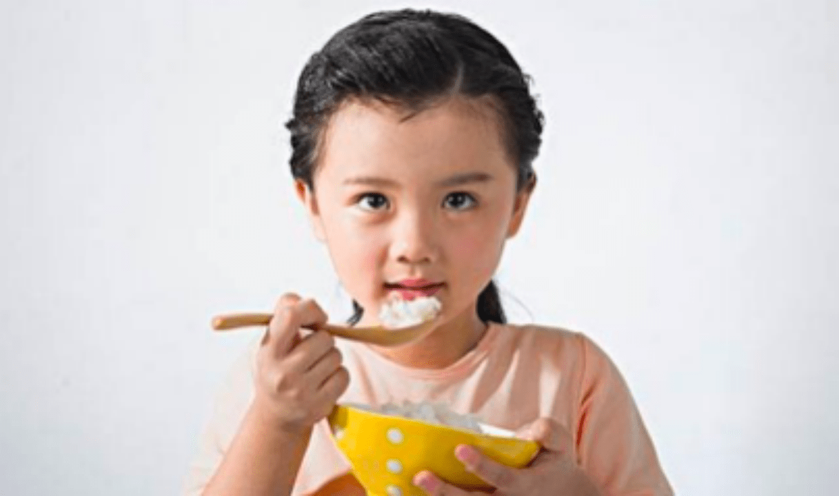 张文宏建议儿童早餐坚持＂两不原则＂,吃营养营养,孩子长得更高